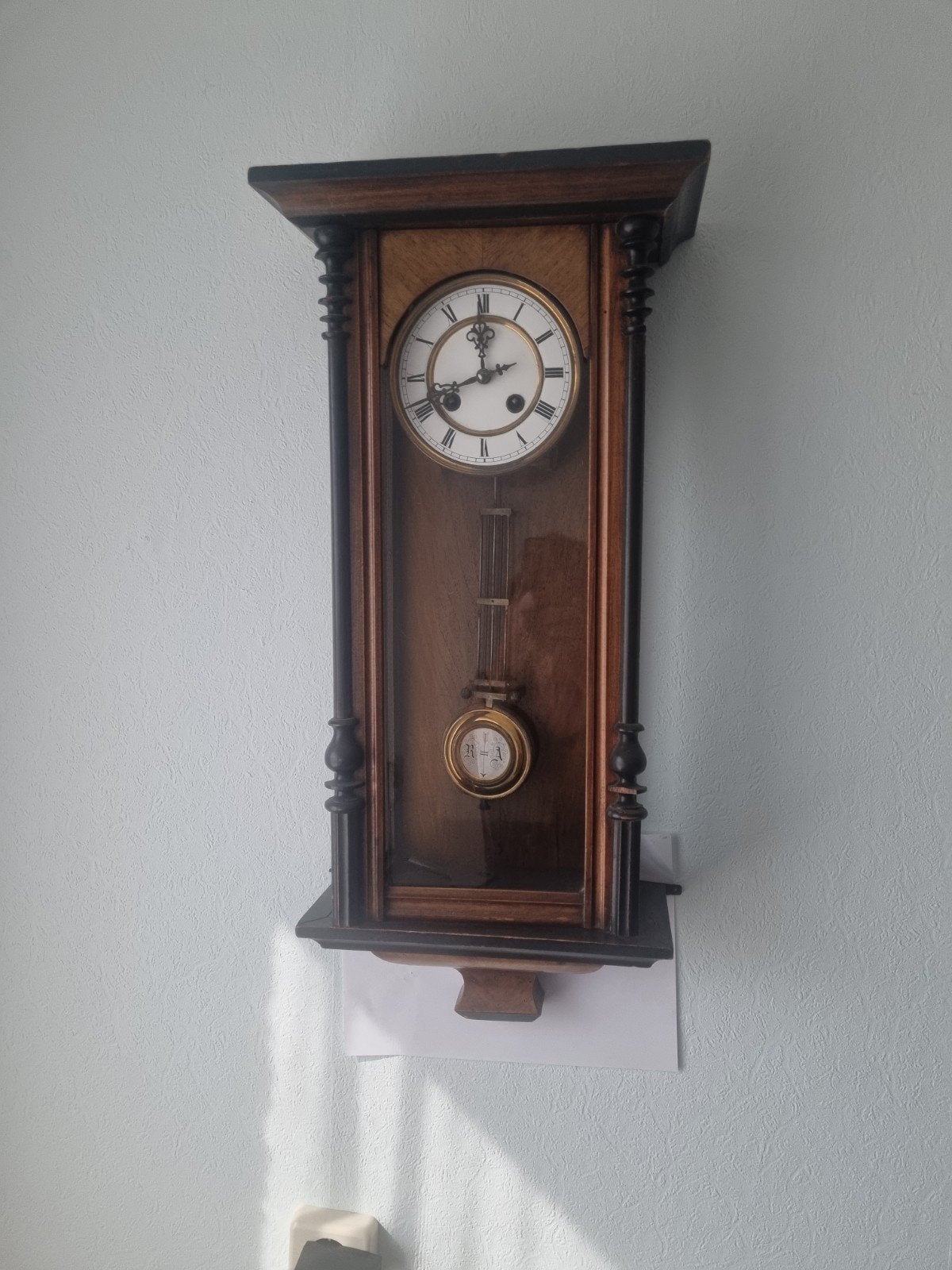 Antieke wandklok met slinger, Ophalen