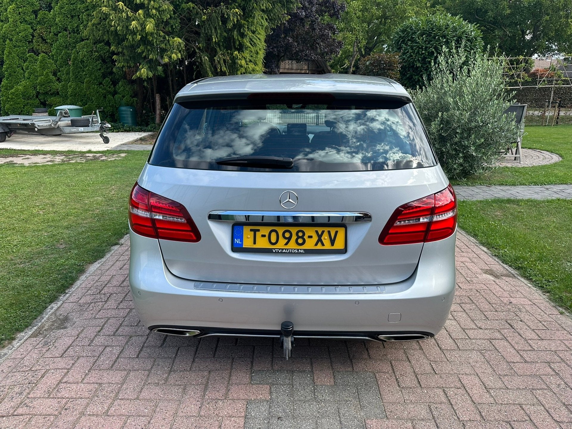 Mercedes-Benz B-klasse 200 Prestige Automaat Trekhaak LED, Auto's, Dealer onderhouden, 1325 kg, Gebruikt, Leder en Stof