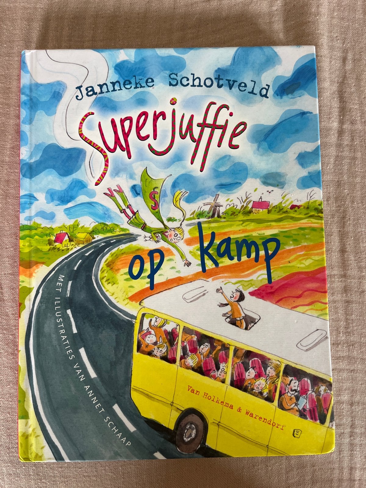 Superjuffie op kamp - Janneke Schotveld, Boeken, Ophalen of Verzenden, Zo goed als nieuw, Fictie