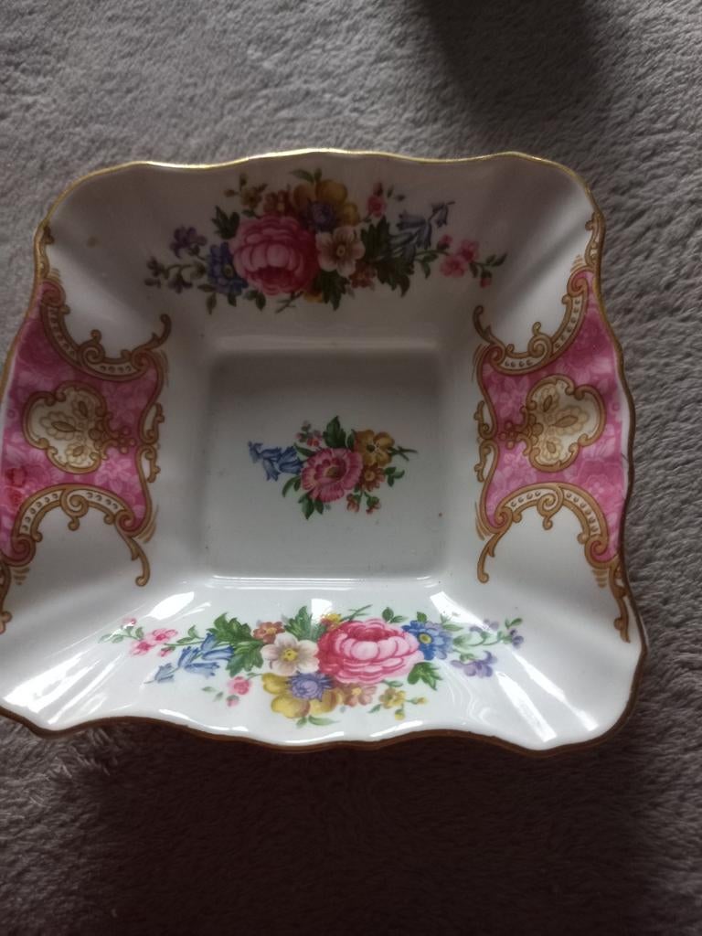 Royal Albert Lady Carlyle Bonbonschaaltje - Gaaf, Antiek en Kunst, Ophalen of Verzenden