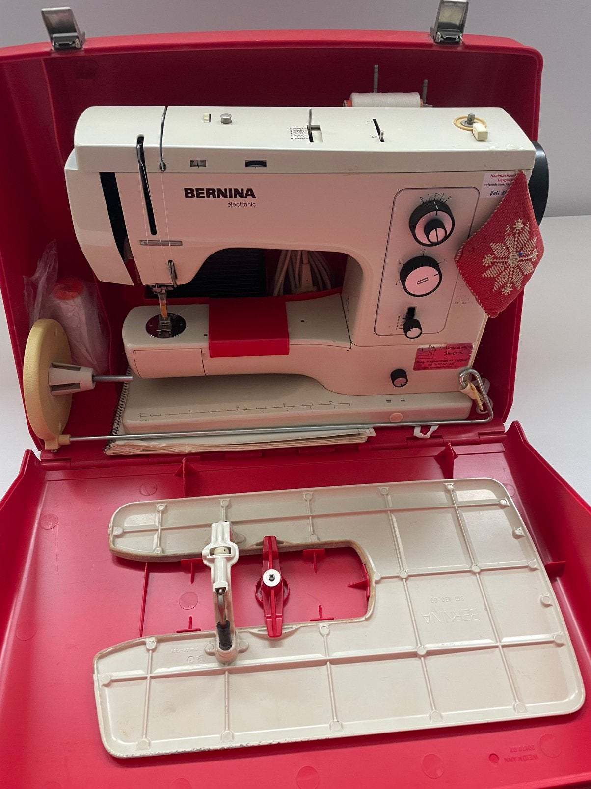 Bernina 831 naaimachine incl. toebehoren, Ophalen, Zo goed als nieuw, Naaimachine, Bernina