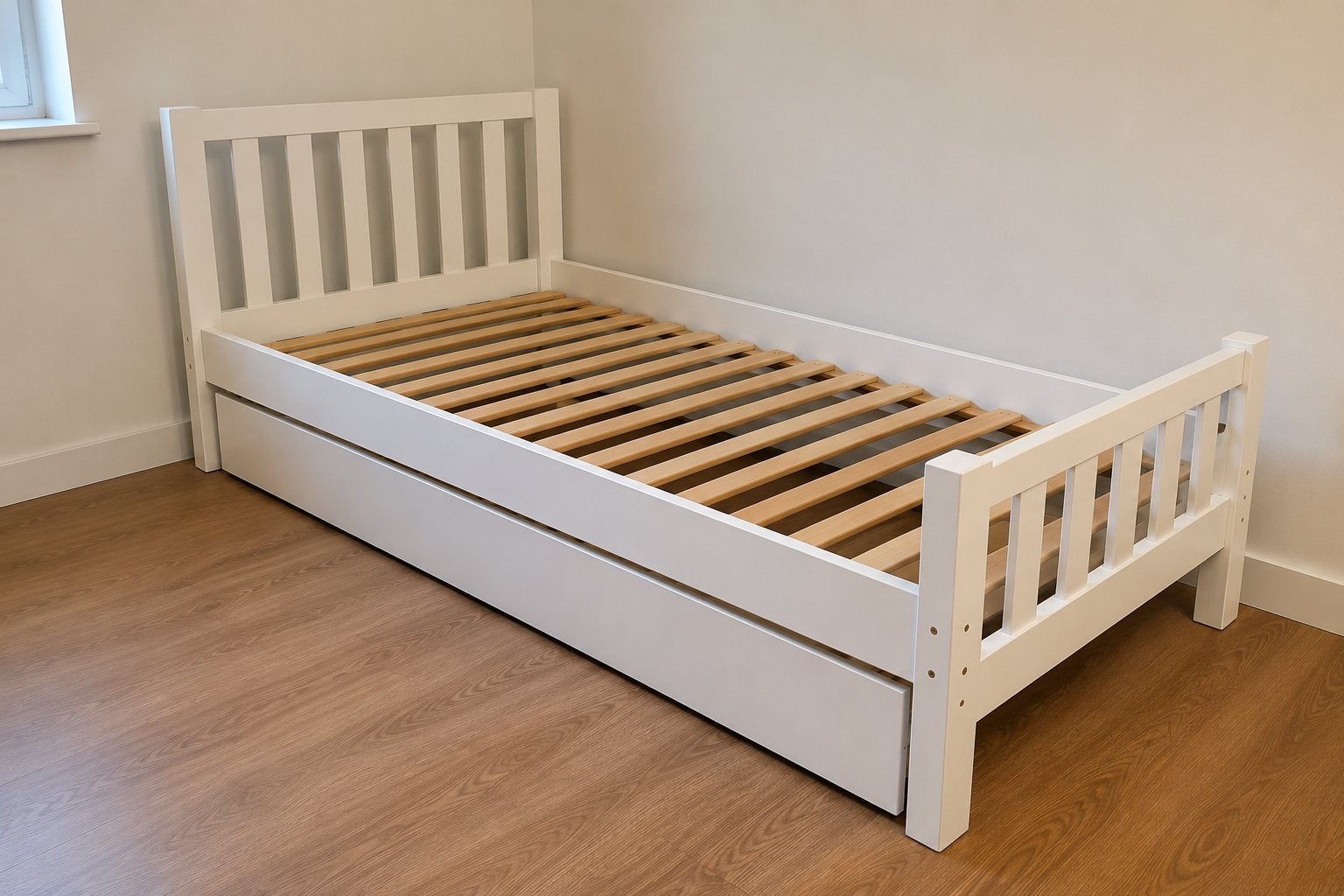 Wit eenpersoonsbed met lattenbodem en logeermatras, Ophalen, Gebruikt, 90 cm, Eenpersoons