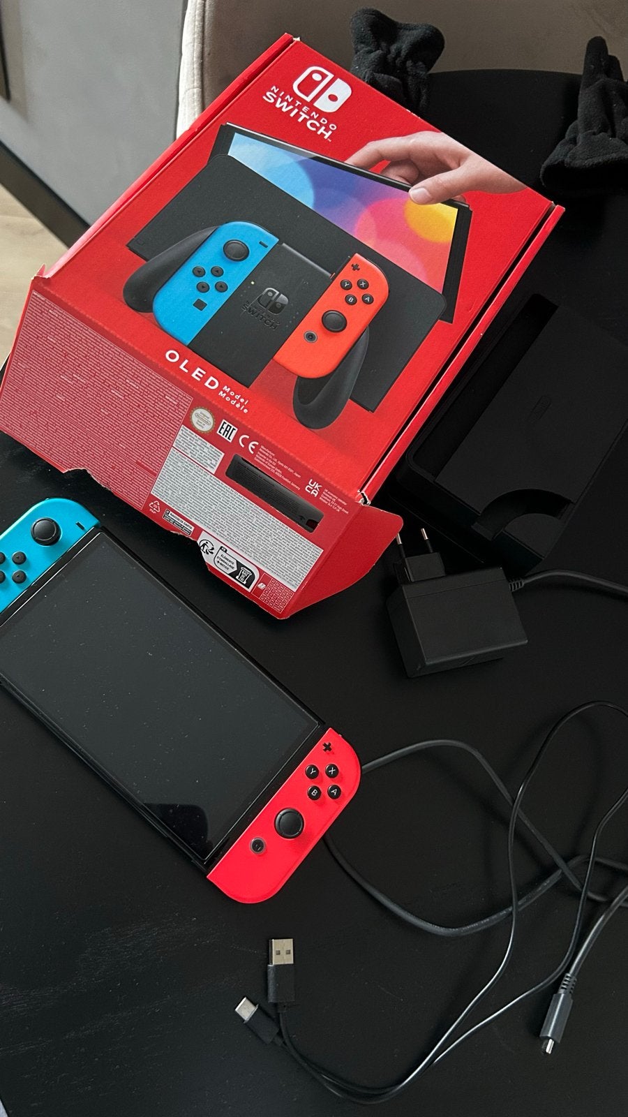 Nintendo Switch OLED met 2 extra controllers en accessoires, Ophalen, Zo goed als nieuw, Met 3 controllers of meer, Switch OLED