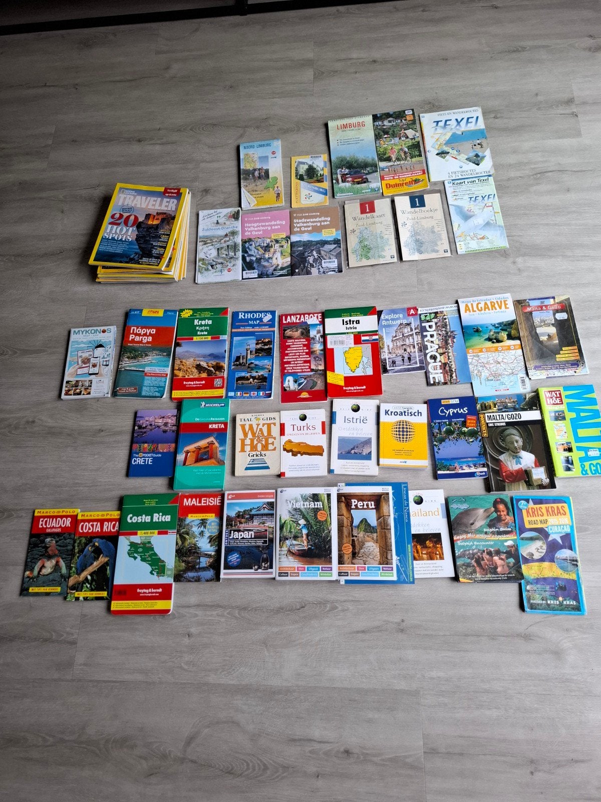 Reisgidsen en kaarten diverse landen en regio's, Gelezen, Europa, Ophalen of Verzenden, Reisgids of -boek