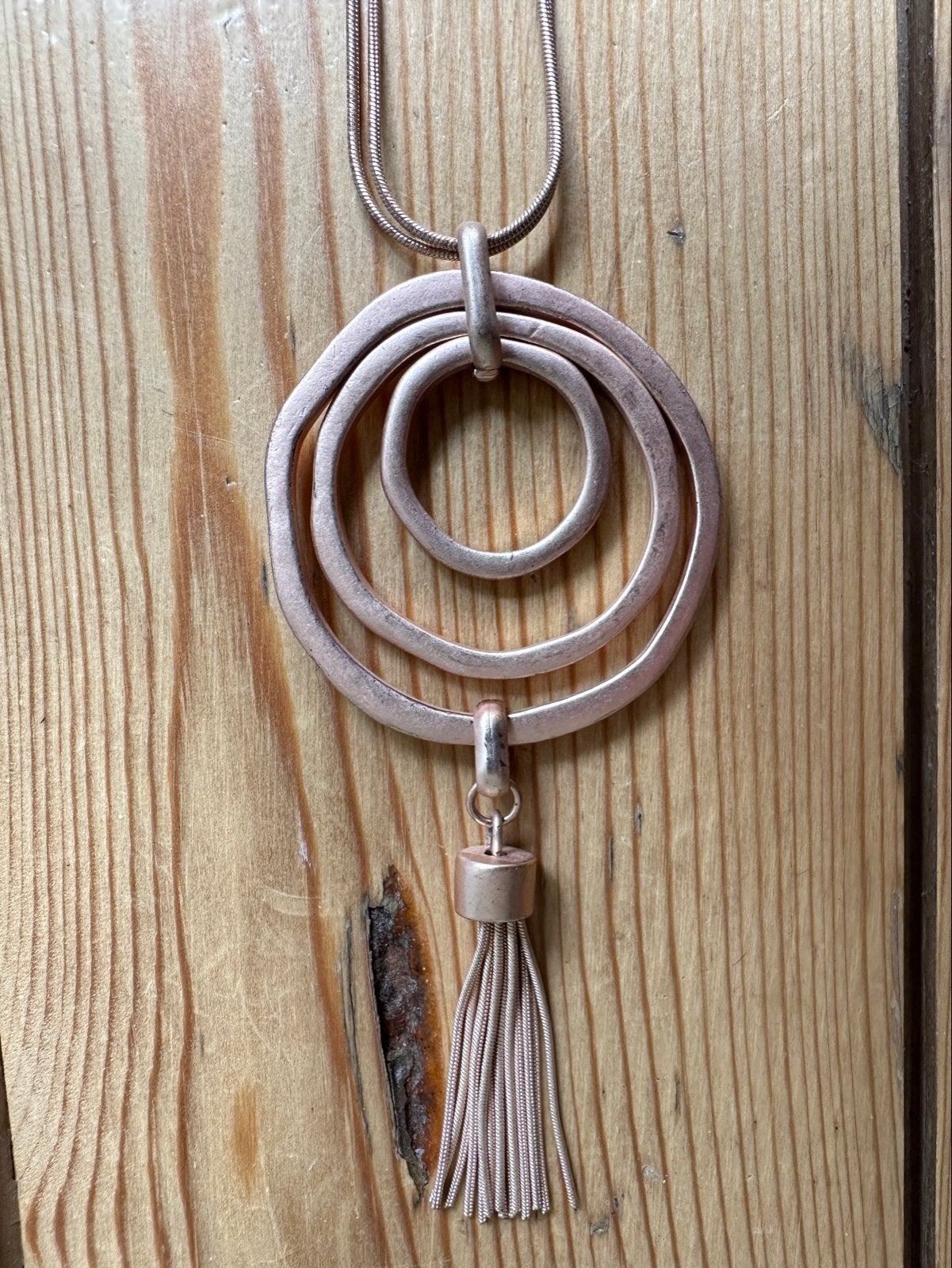 Mint Velvet Rose Goudkleurige Ketting met Hanger, Ophalen of Verzenden, Zo goed als nieuw, Goud, Overige materialen