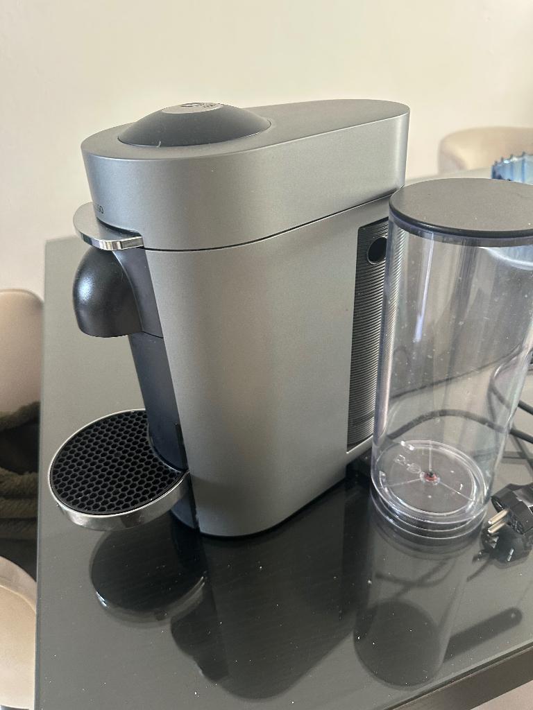 Nespresso koffie apparaat, Witgoed en Apparatuur, Koffiezetapparaten, Ophalen, 10 kopjes of meer, Koffiemachine, Zo goed als nieuw
