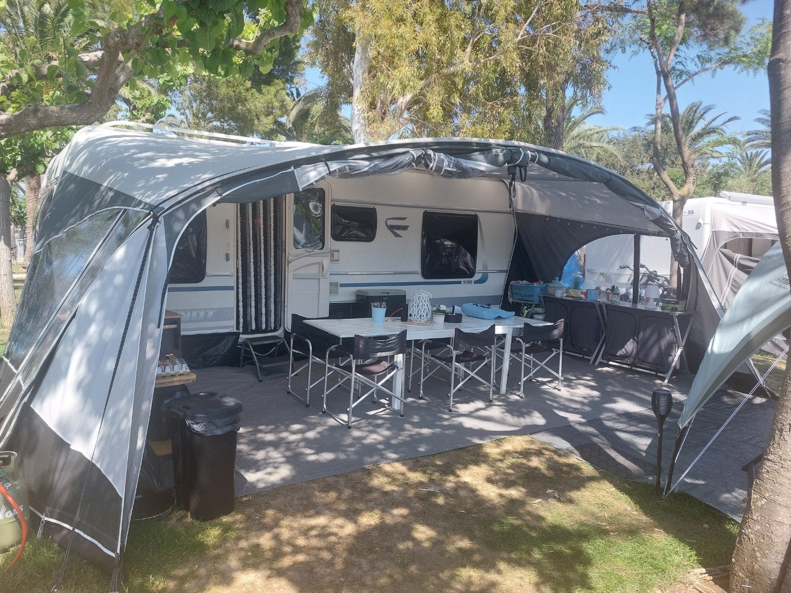 FENDT DIAMANT 590  caravan in Spanje, Caravans en Kamperen, Caravans, Rondzit, Fendt, 5 tot 6 meter, Tot en met 4