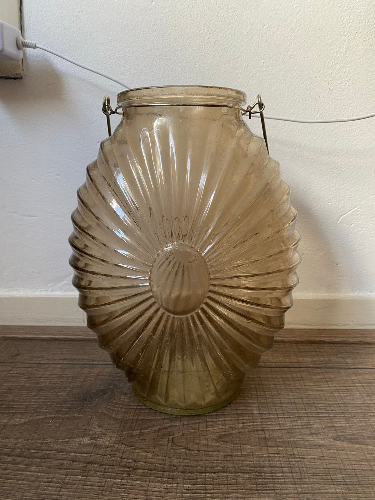 Glazen kandelaar / windlicht met handvat, Gebruikt, Bruin, Ophalen of Verzenden, Glas