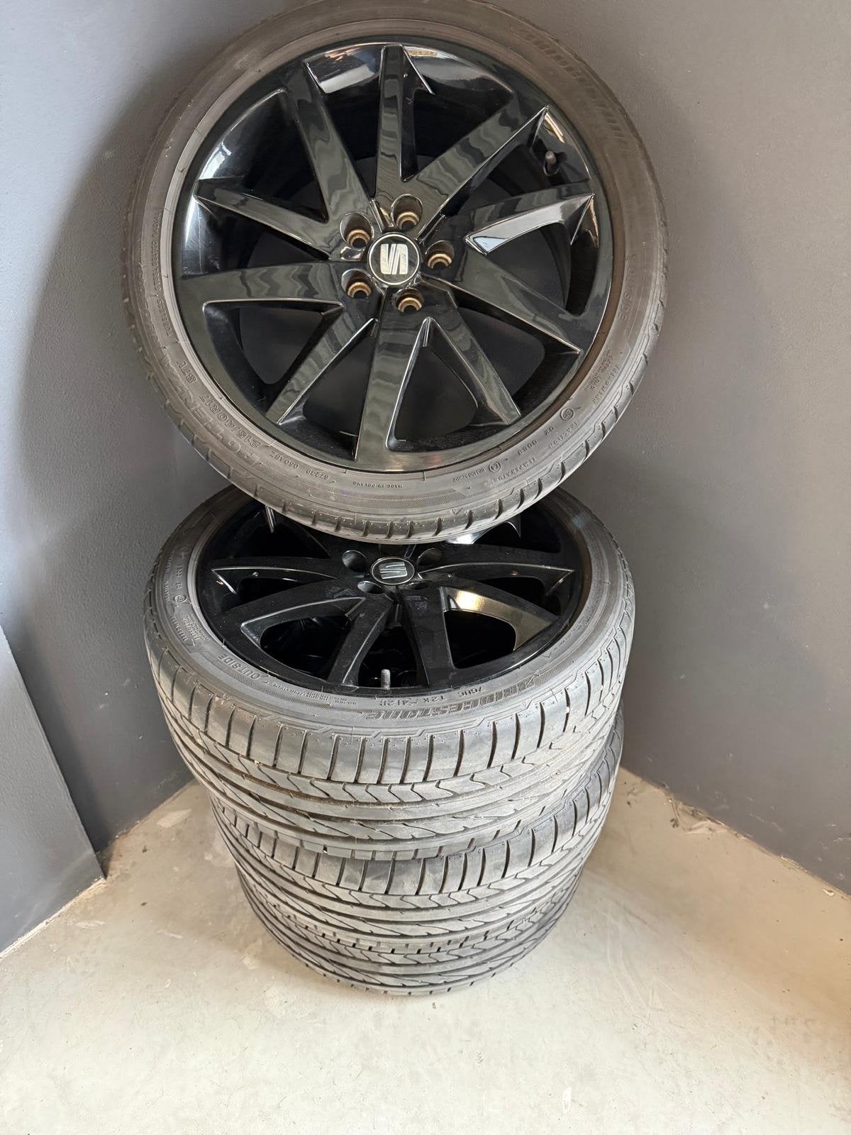 Zwarte 17 inch Seat ibiza polo velgen 215-40-17, Auto-onderdelen, Ophalen, Banden en Velgen, 17 inch, Personenwagen
