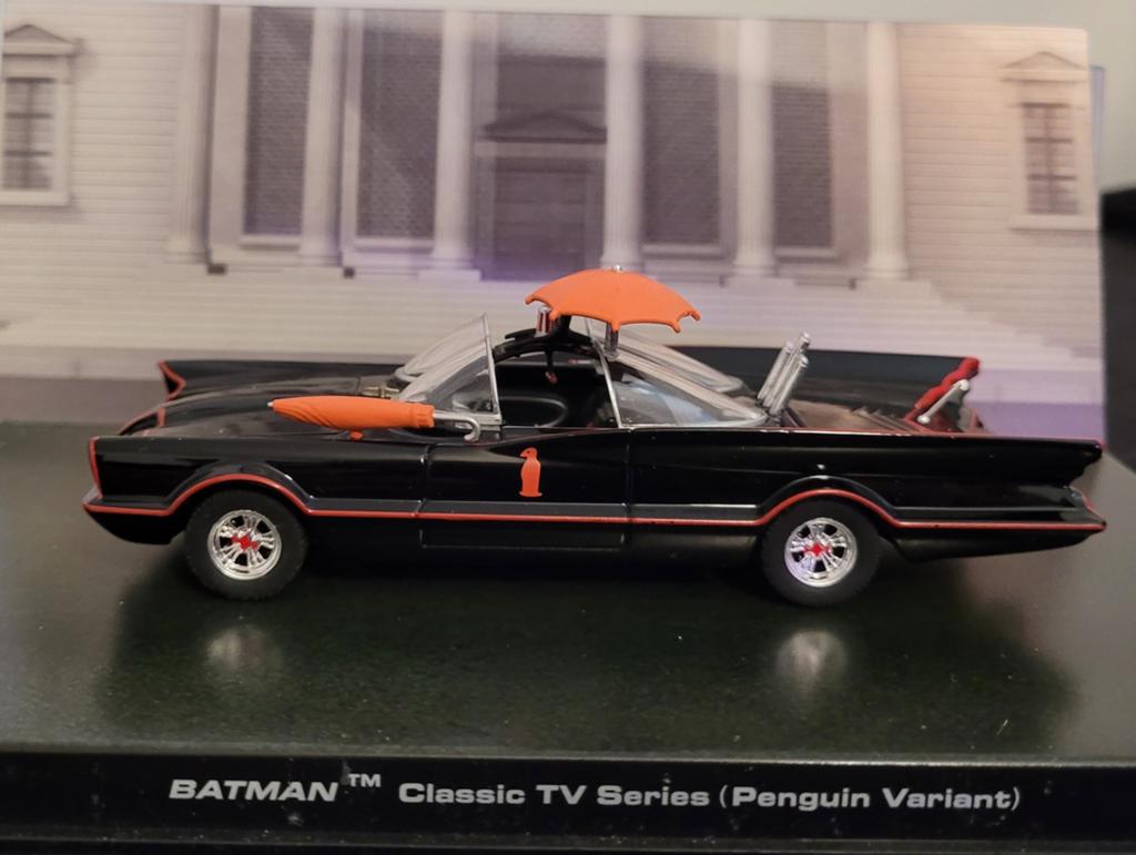 Batman Batmobile 1:43 Penguin Classic tv series, Ophalen of Verzenden, Zo goed als nieuw, Actiefiguur of Pop