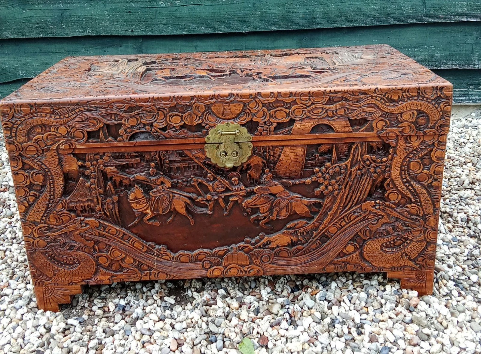 antieke Chinese houten kist met gedetailleerd snijwerk, Antiek en Kunst, Antiek | Overige Antiek, Ophalen