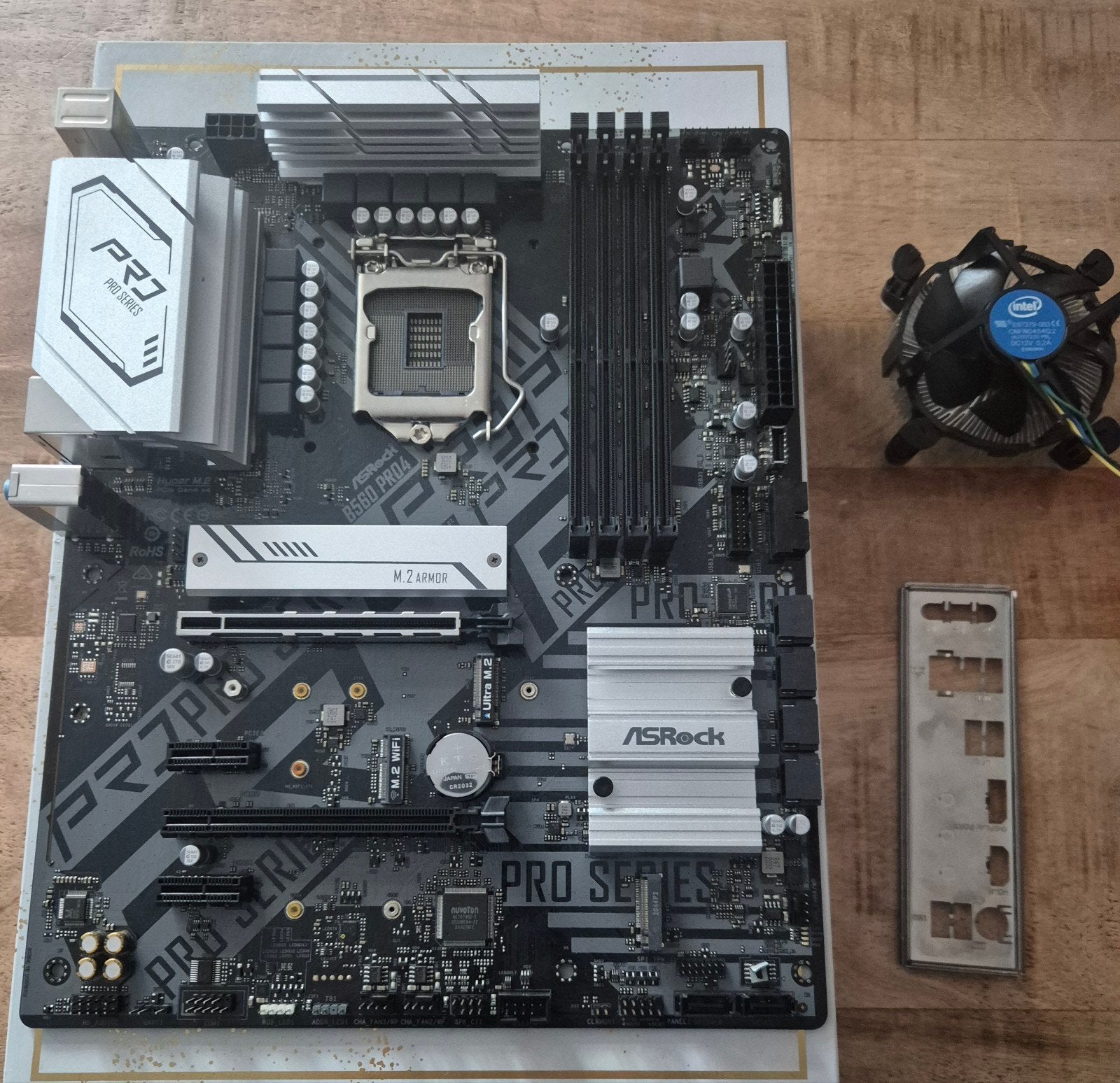 Asrock  B560 pro4, Computers en Software, DDR4, Ophalen of Verzenden, ATX, Niet werkend