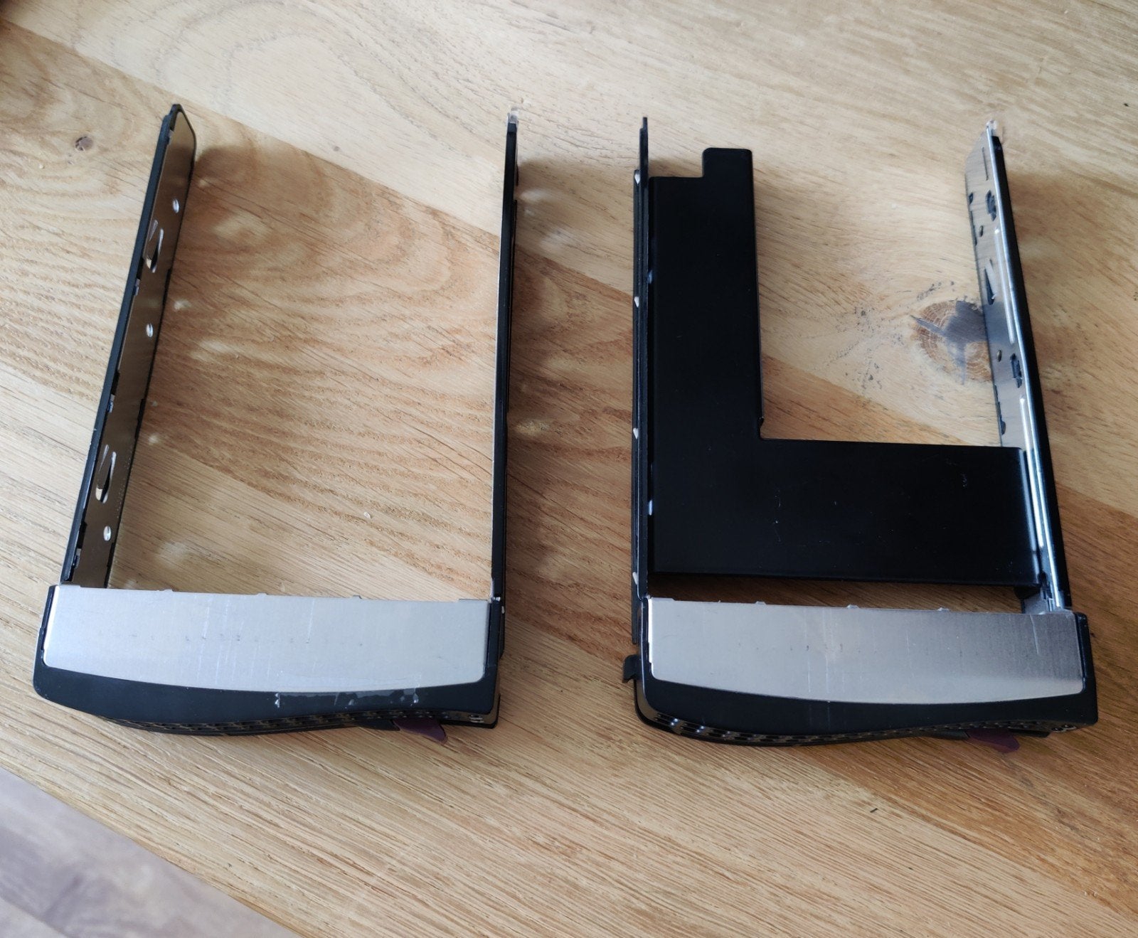 2 SuperMicro Hot-swap SAS / SATA Hard Disk Drive Tray, Intern, Server, HDD, Zo goed als nieuw