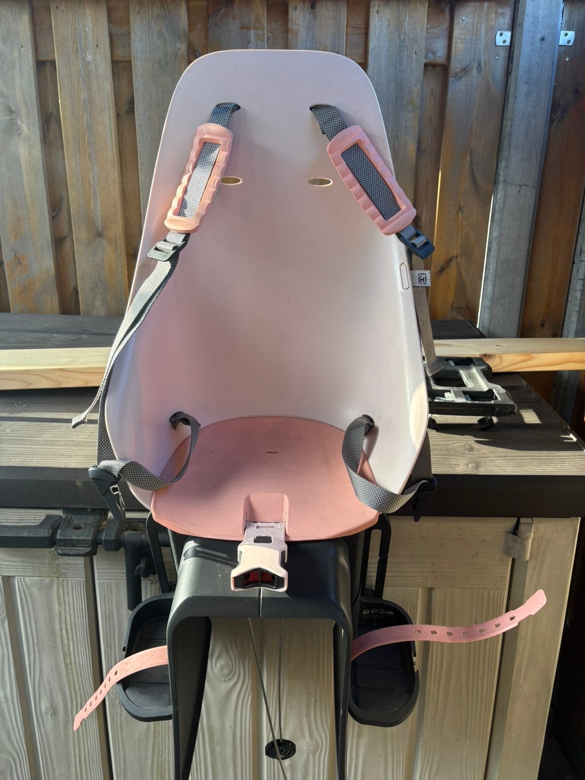 Urban Iki Achterzitje Sakura Pink, Fietsen en Brommers, Fietsaccessoires | Fietsstoeltjes, Ophalen, Gebruikt, 9 t/m 36 kg, Achterzitje