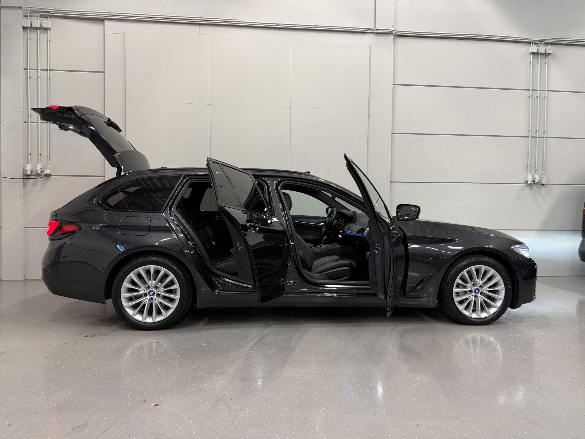 Foto 10 van BMW 5 Serie Touring 530e xDrive High exe PANO/TREKHAAK/H&K/L