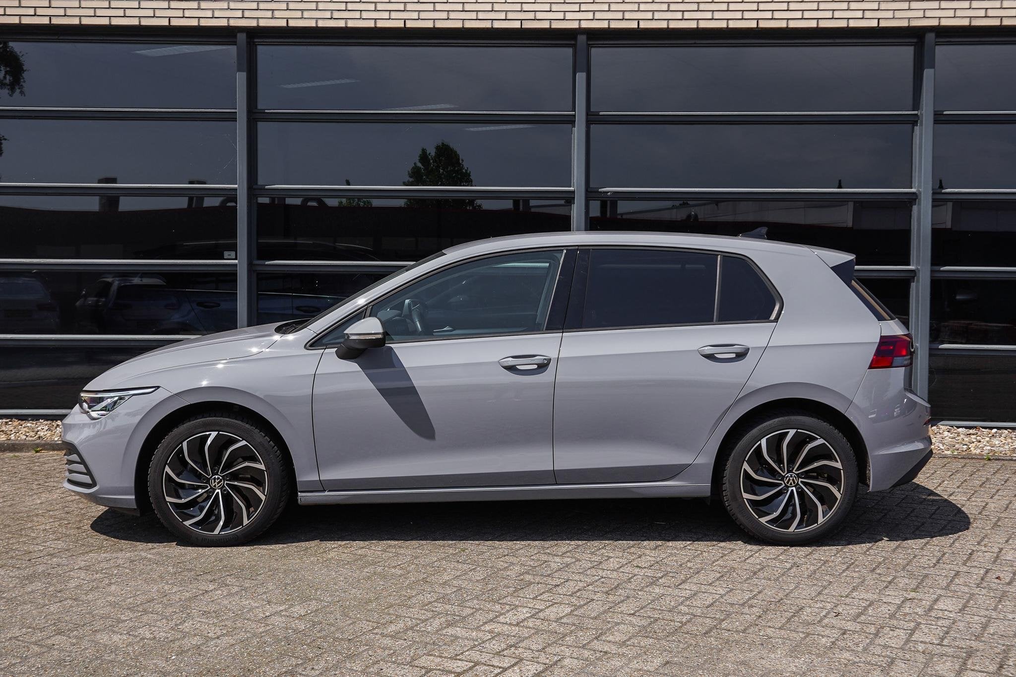 Volkswagen Golf 1.0 eTSI Life, Auto's, Stof, Gebruikt, Bedrijf, 650 kg