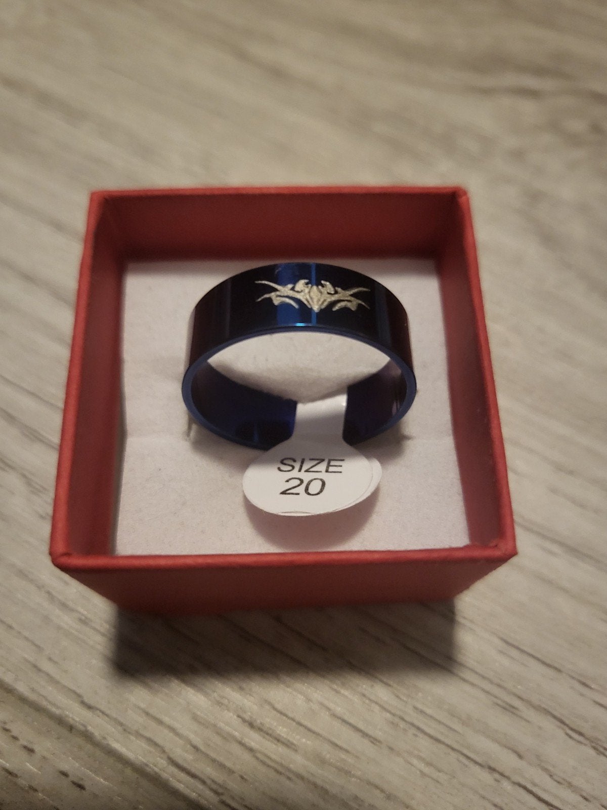 Nieuwe Zwarte Ring met Blauwe Binnenkant en Draak Design, Sieraden, Tassen en Uiterlijk, Ringen, 20 of groter, IJzer of Staal