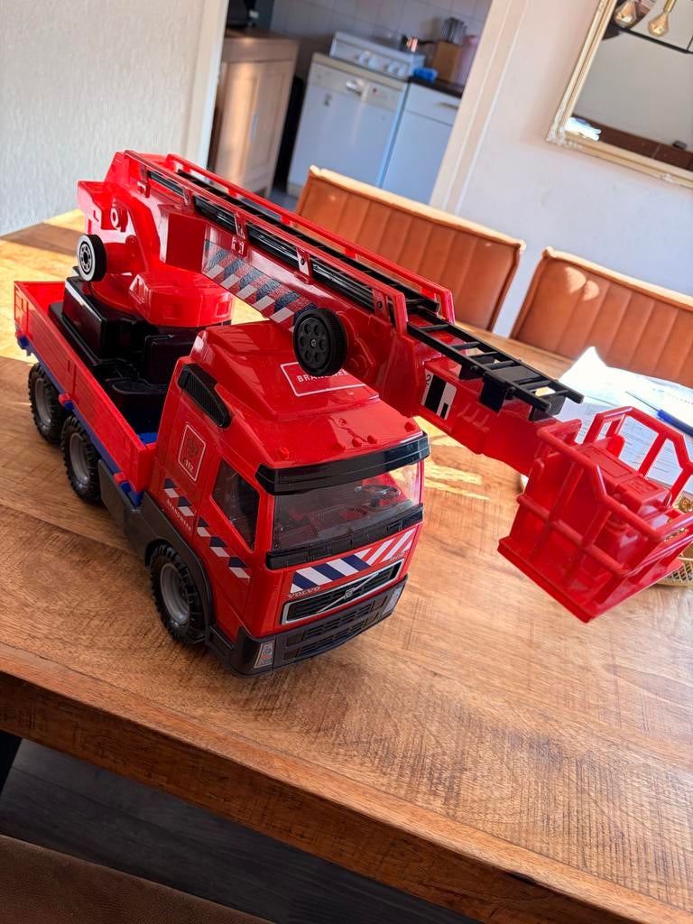 Grote Brandweer Speelgoed Auto met Uitschuifbare Ladder, Ophalen, Zo goed als nieuw