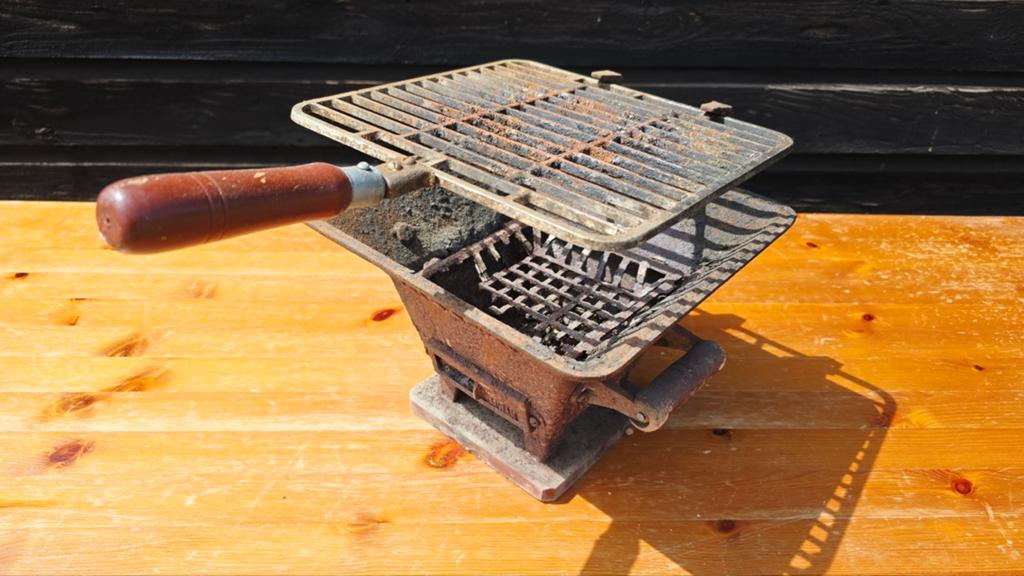 Vintage Gietijzeren Hibachi tafelgrill – Jaren 70 Shichirin, Ophalen of Verzenden, Gebruikt, Hibachi, Met accessoires