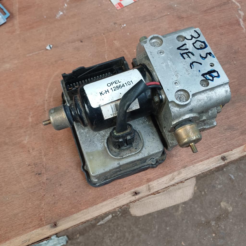 Vectra B -ABS .rempomp, Ophalen of Verzenden, Gebruikt, Opel
