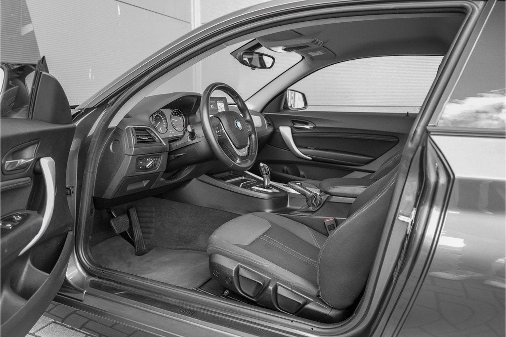 BMW 2 Serie Coupé 218i Executive Edition Camera Parkeerhulp, 12 maanden, Gebruikt, 4 stoelen, Origineel Nederlands