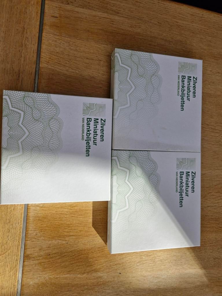 Te koop 3 setjes zilveren miniatuur bankbiljetten, Ophalen of Verzenden, Zilver