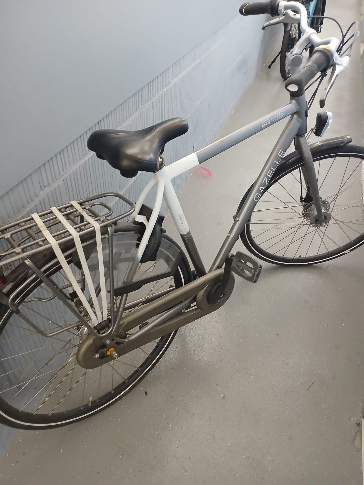 Mannen fiets gazelle