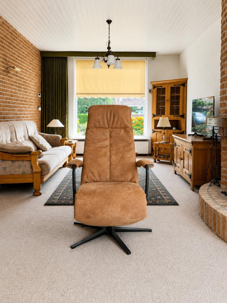 Luxe Prominent sta-op stoel – leder – elektrisch – topstaat, Huis en Inrichting, Stoelen, Ophalen, Bruin, Leer, Zo goed als nieuw