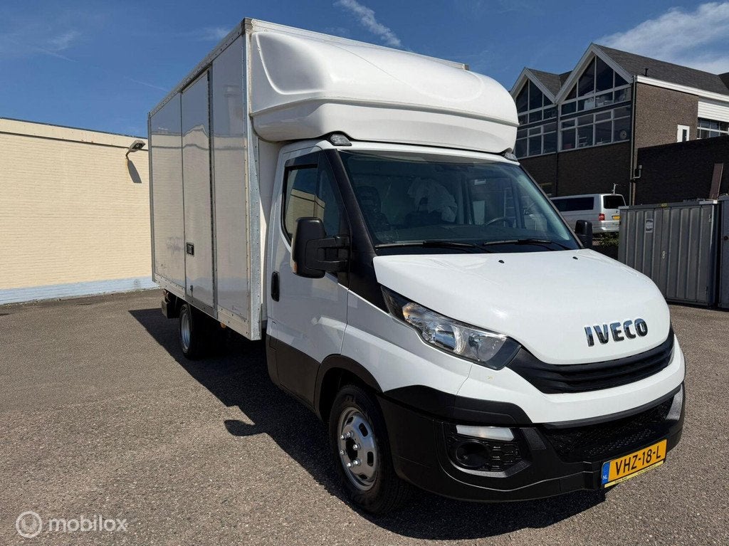 Iveco Daily Bakwagen 35C16 2.3 laadlift, Auto's, Bestelauto's, Gebruikt, Euro 6, Iveco, Wit