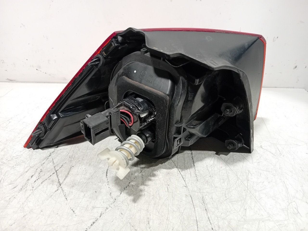 Achterlicht carrosserie rechts Volkswagen Golf, Onderdelen@venauto.nl, Van der Ven Autorecycling B.V., Gebruikt, Ettenseweg 76, 4706 PB Roosendaal, The Netherlands