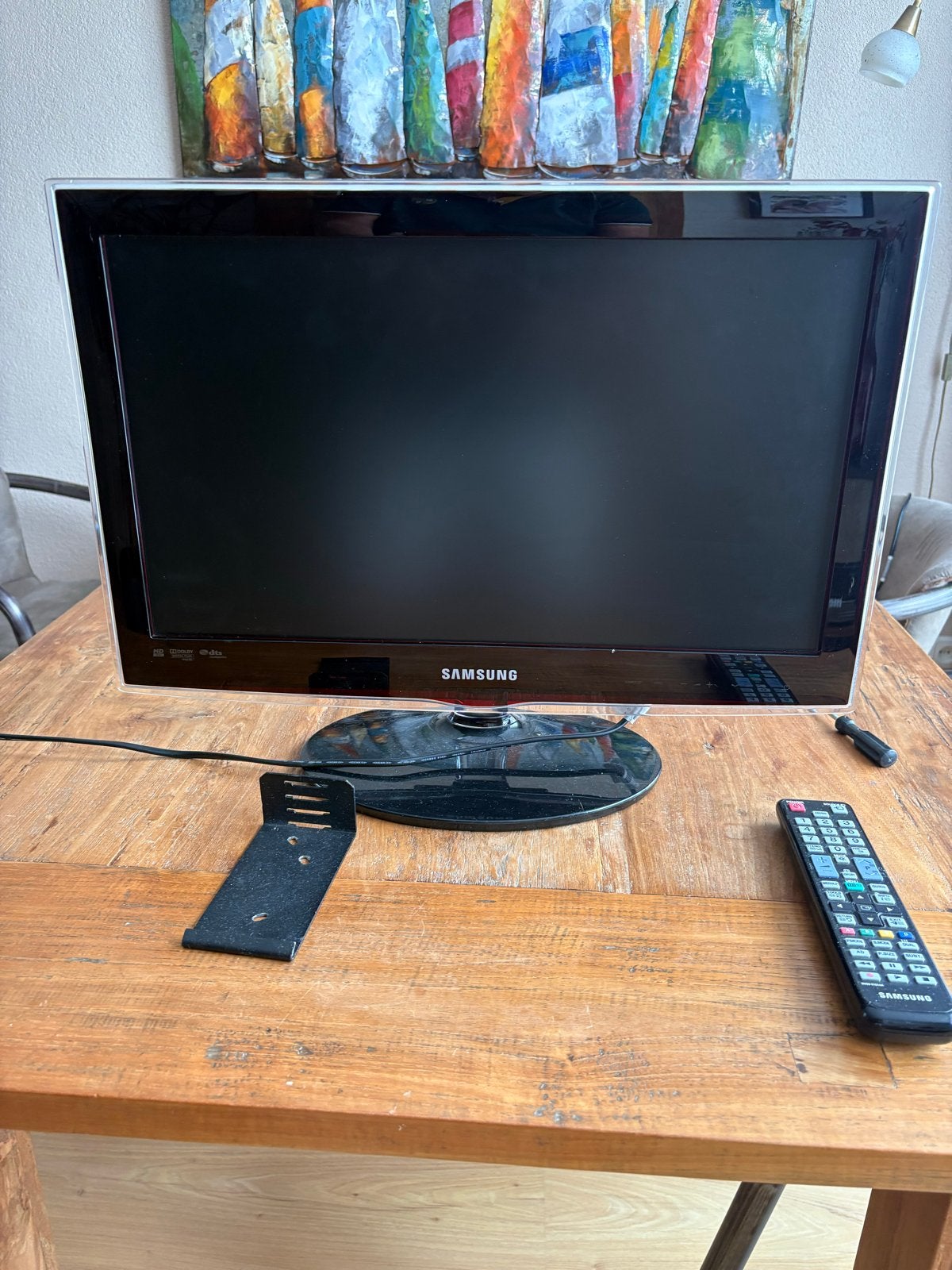 Samsung TV 55 cm met voet en muurbeugel, Ophalen, Gebruikt, 50 Hz, HD Ready (720p)