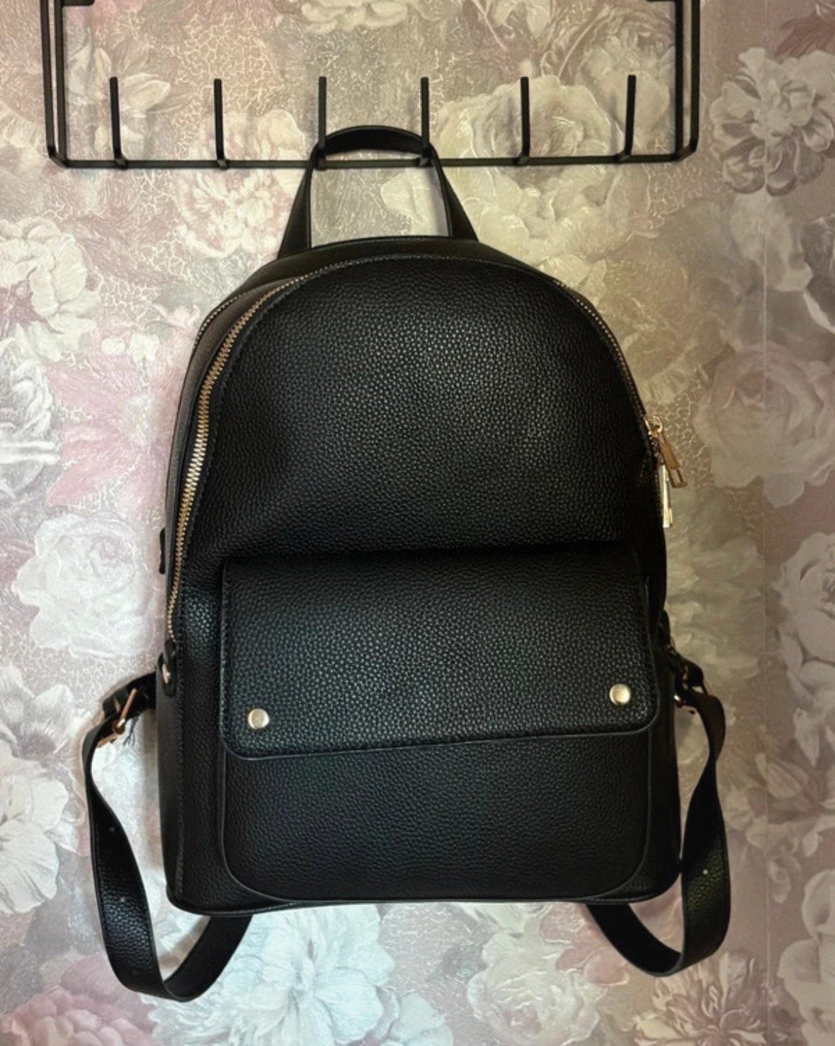 Carlheim rugzak zwart met goudkleurige rits, Overige merken, 25 tot 40 cm, Ophalen of Verzenden, Zo goed als nieuw