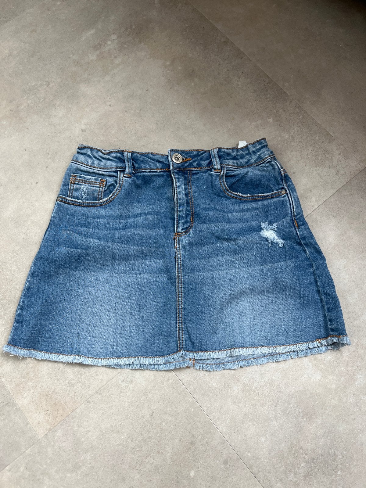Stoere denim rok met gerafelde zoom - Maat 140, Ophalen of Verzenden, Zo goed als nieuw, Meisje, Jurk of Rok