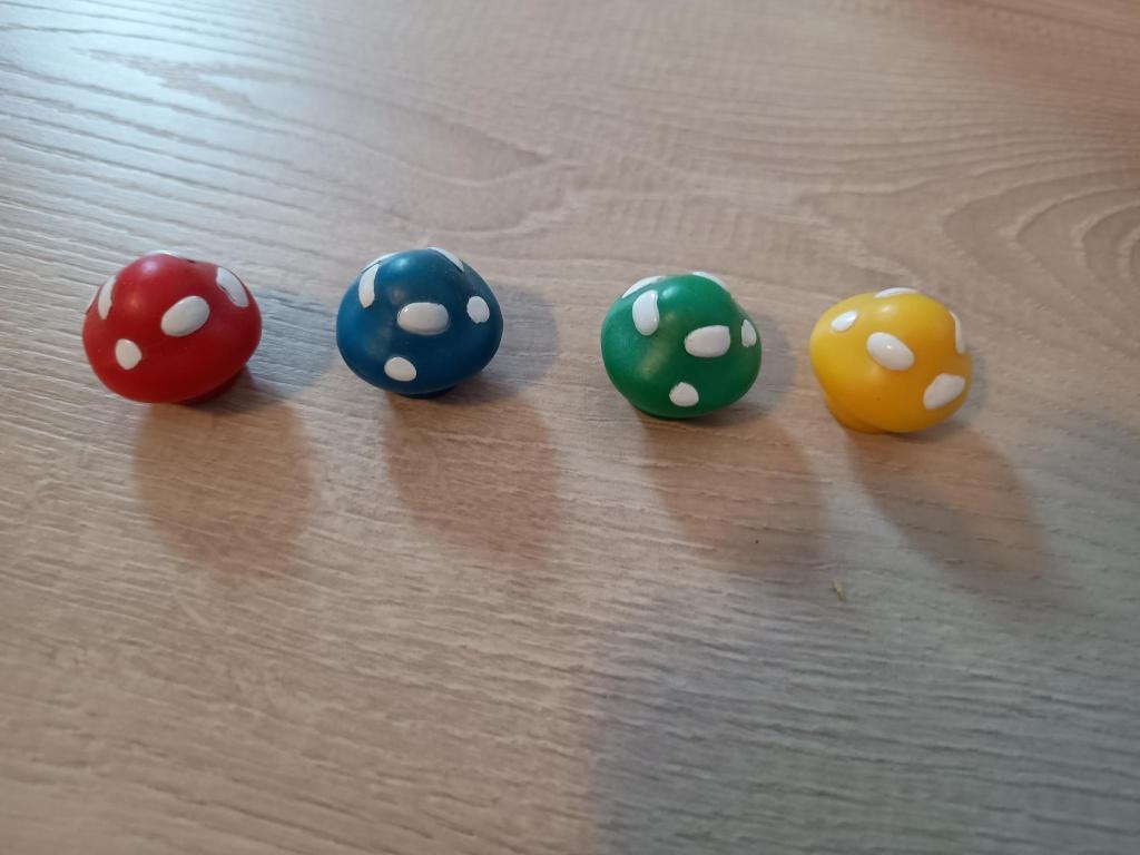 Efteling kleine plastic paddestoeltjes, Ophalen of Verzenden, Nieuw, Beeldje of Poppetje