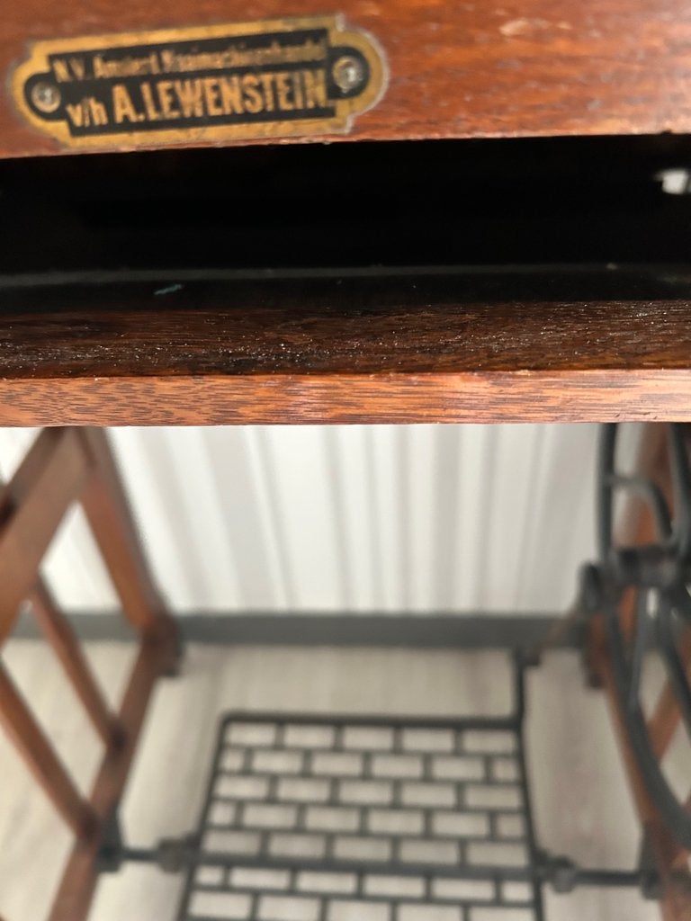 Antieke trapnaaimachine, Ophalen
