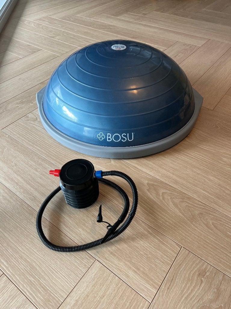 Bosu and gym ball, Sport en Fitness, Fitnessmaterialen, Ophalen of Verzenden, Zo goed als nieuw, Fitnessbal