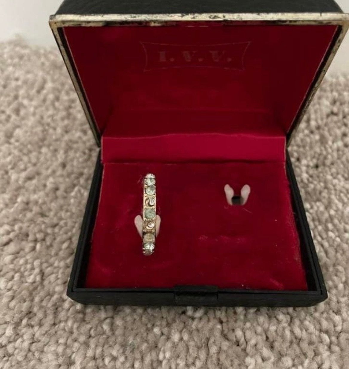 Elegante ring met kristallen, Met kristal, Overige materialen, Ophalen of Verzenden, Zo goed als nieuw
