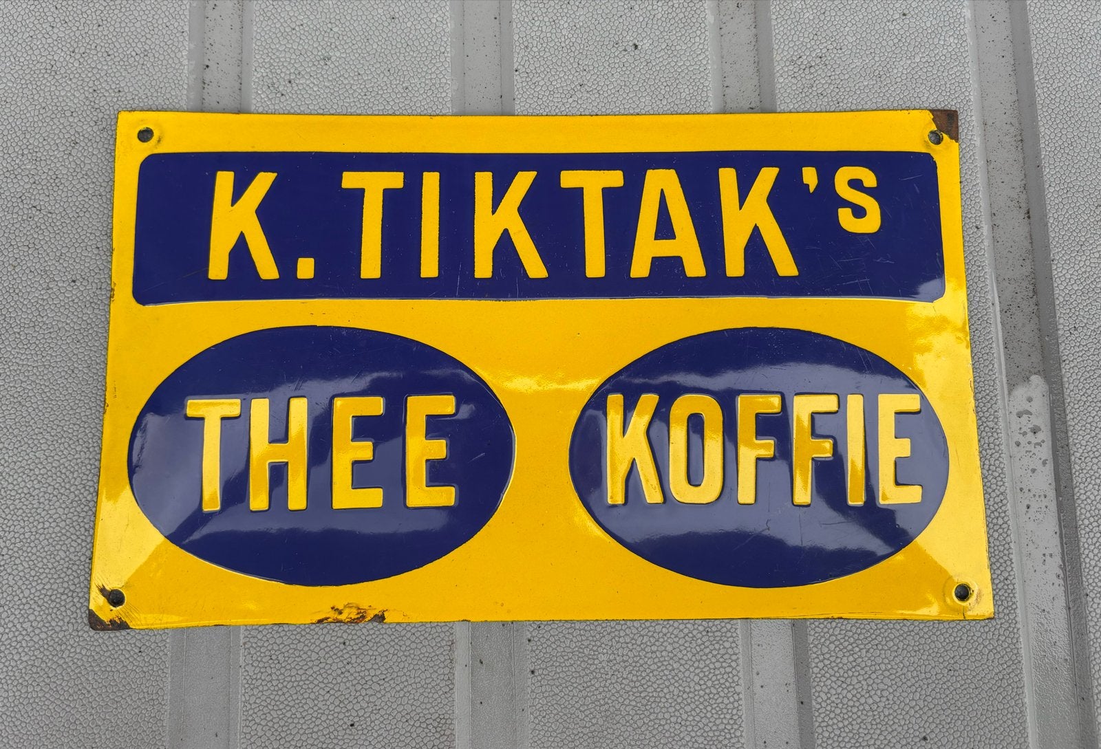 Emaille Reclamebord Tiktak's Thee Koffie 33x20 cm, Verzamelen, Ophalen, Gebruikt, Reclamebord