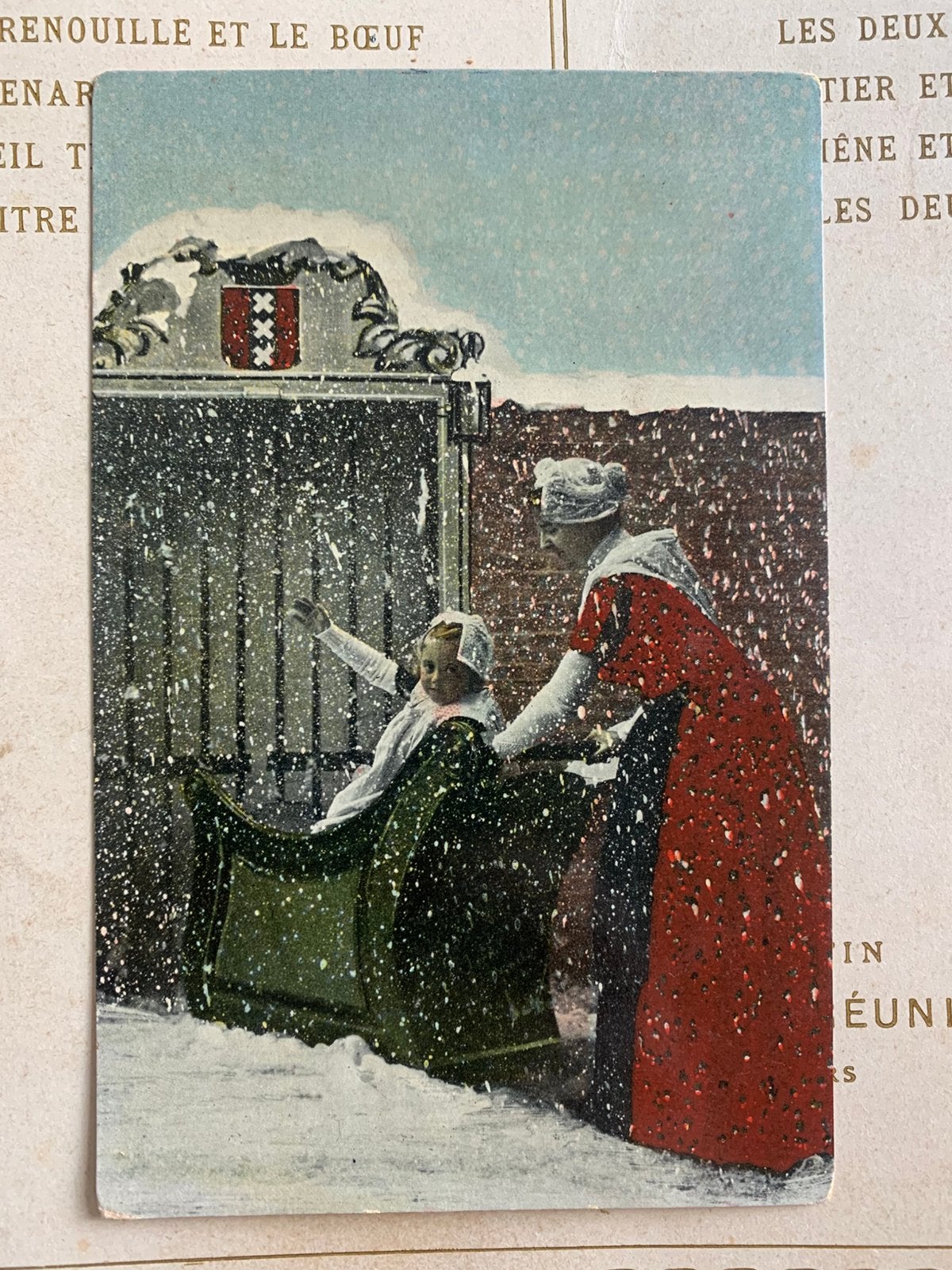 Wapen Amsterdam - moeder, dochter, slee, sneeuw, Ophalen of Verzenden, Voor 1920, Ongelopen, Kinderen