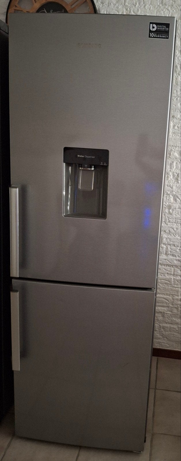 Samsung Koelkast met Vriezer en Waterdispenser, 200 liter of meer, 60 cm of meer, Met aparte vriezer, Zo goed als nieuw