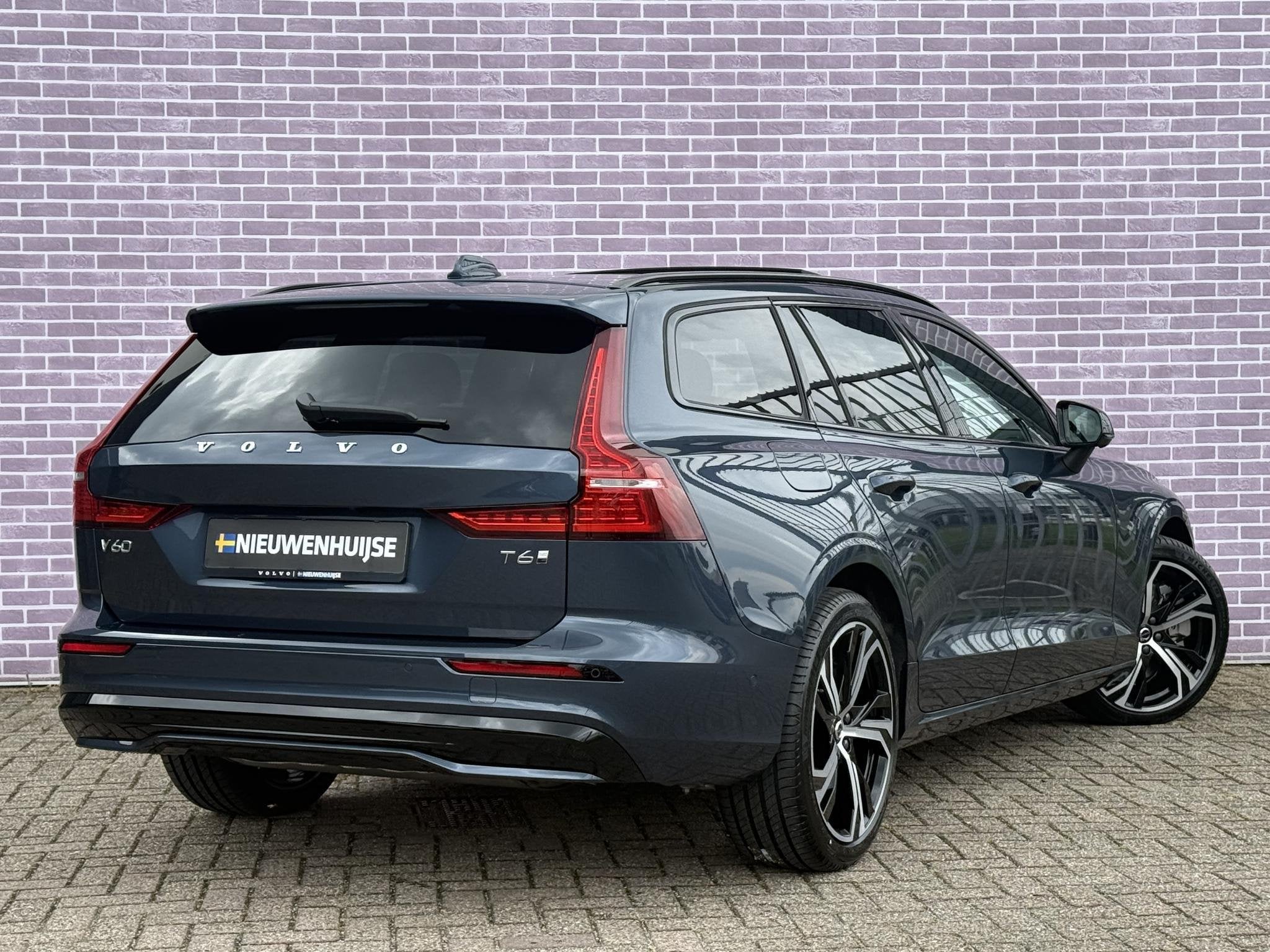 Volvo V60 2.0 T6 Plug-in hybrid AWD Ultra Dark | Sportstoele, Automaat, Stof, Euro 6, Blauw
