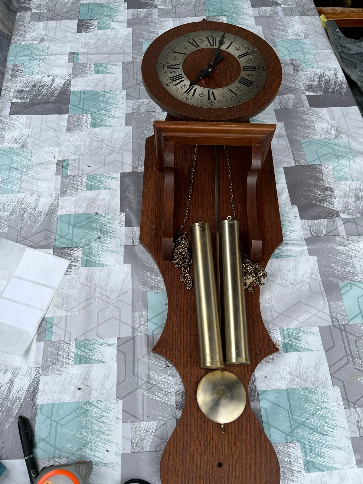 Klassieke houten hangklok met slinger en gewichten, Antiek en Kunst, Ophalen