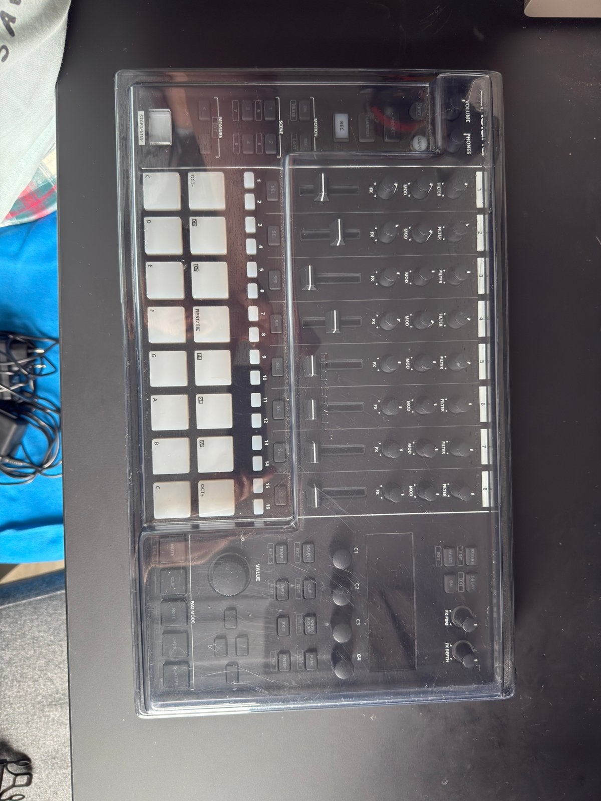 Roland MC-707, Ophalen, Gebruikt, 20 kanalen of meer