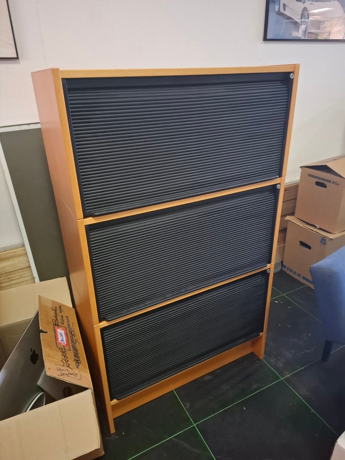 archiefkast met rolluiken en lade voor hangmappen, Ophalen