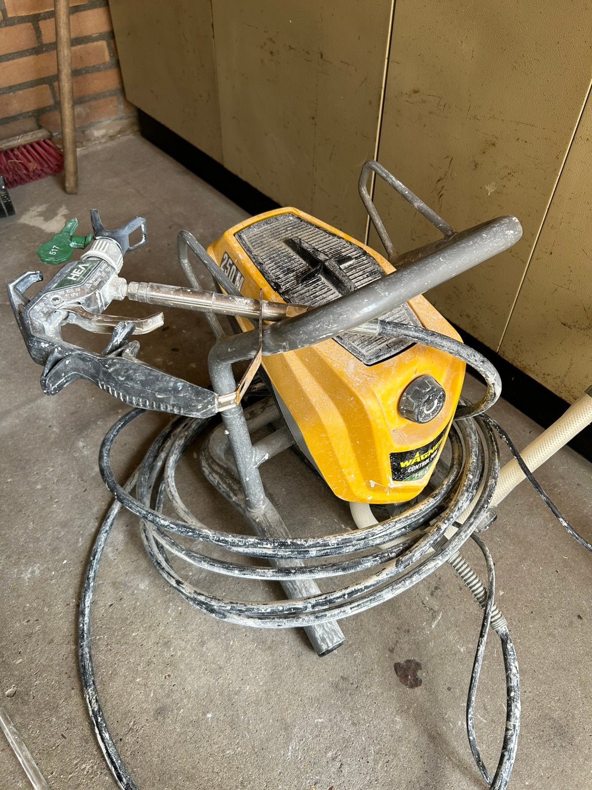 Wagner 250M verfspuit machine met extra spuitlans, Ophalen, Zo goed als nieuw, Verfspuit of Verfpomp