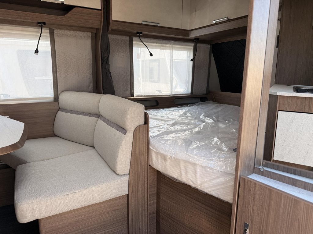 Tabbert Cazadora 550 DMK, Stapelbed en Met gratis mover, Schokbreker, Tabbert, Bedrijf, Treinzit