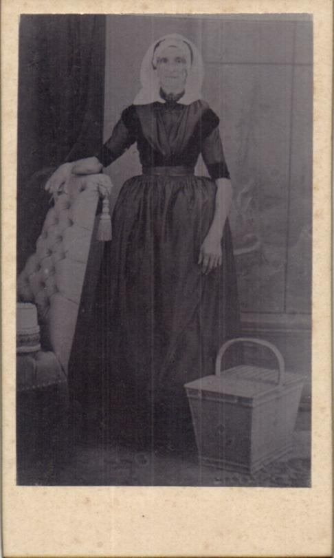 CDV - Dame met Mand in  Zeeuwse dracht - Geen fotograaf, Gebruikt, Foto, Klederdracht, Ophalen of Verzenden