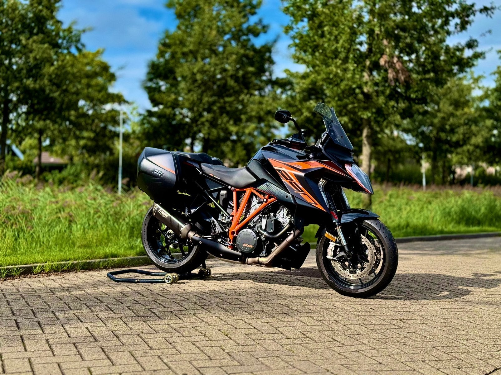 KTM 1290 Superduke GT - Origineel Nederlands - TRACKPACK, Motoren, 2 cilinders, Handvatverwarming, Motorrijbewijs A, Sport