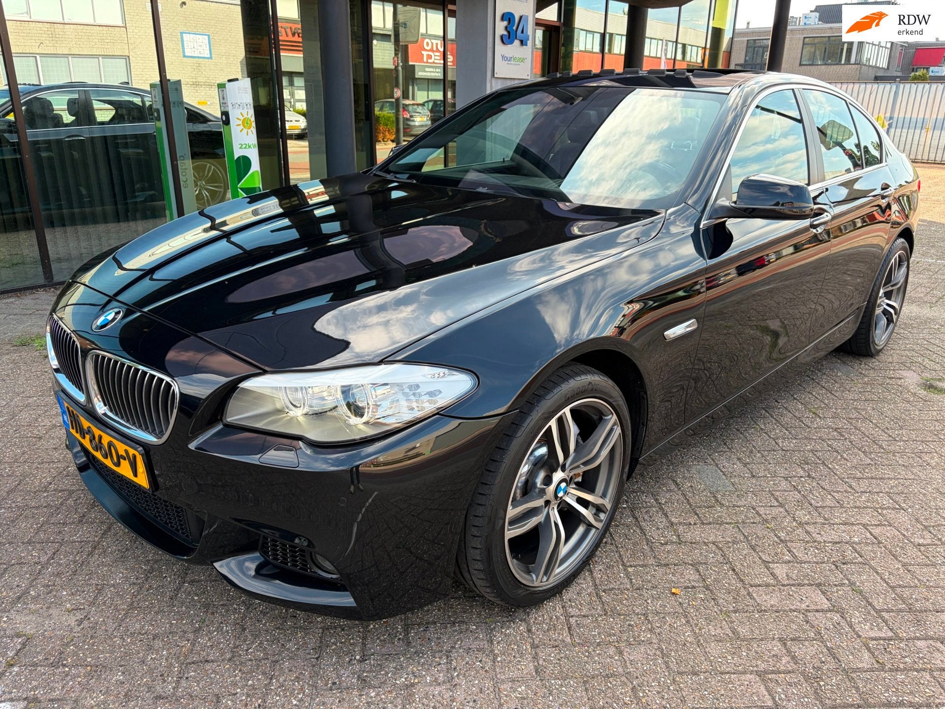 BMW 5-serie 535i High Executive / M-Pakket / Leder / Automaa, Auto's, Euro 5, Achterwielaandrijving, Gebruikt, Zwart