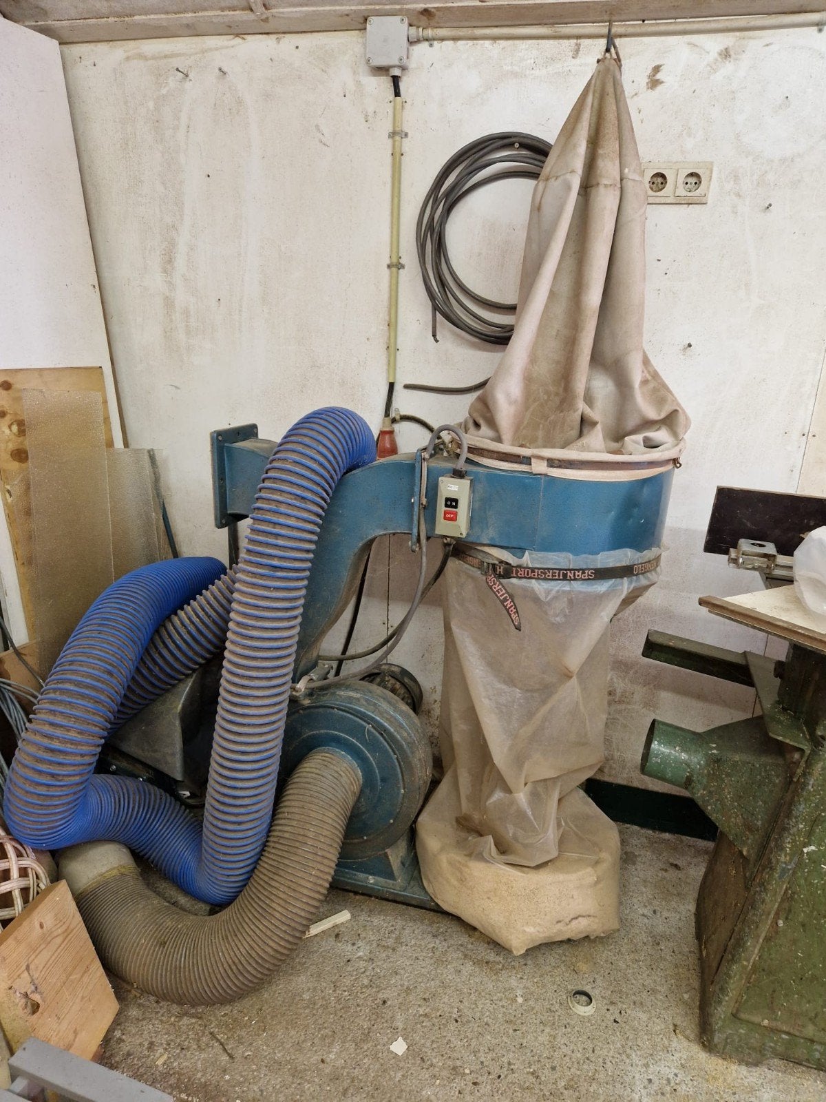 Afzuiging voor houtbewerkingsmachines. 3-fasen krachtstroom., Ophalen, Gebruikt, Afzuiger
